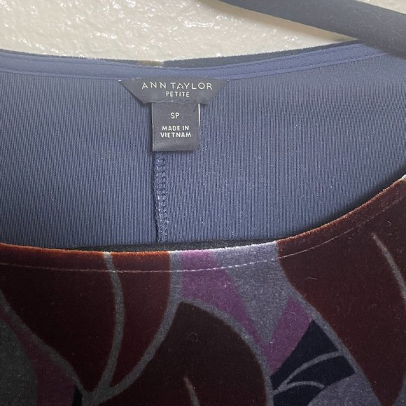 ⭐️ Velvet Floral Crew Neck Boho Peasant Business Casual Artsy Modern Blouse Top - Picture 5 of 9